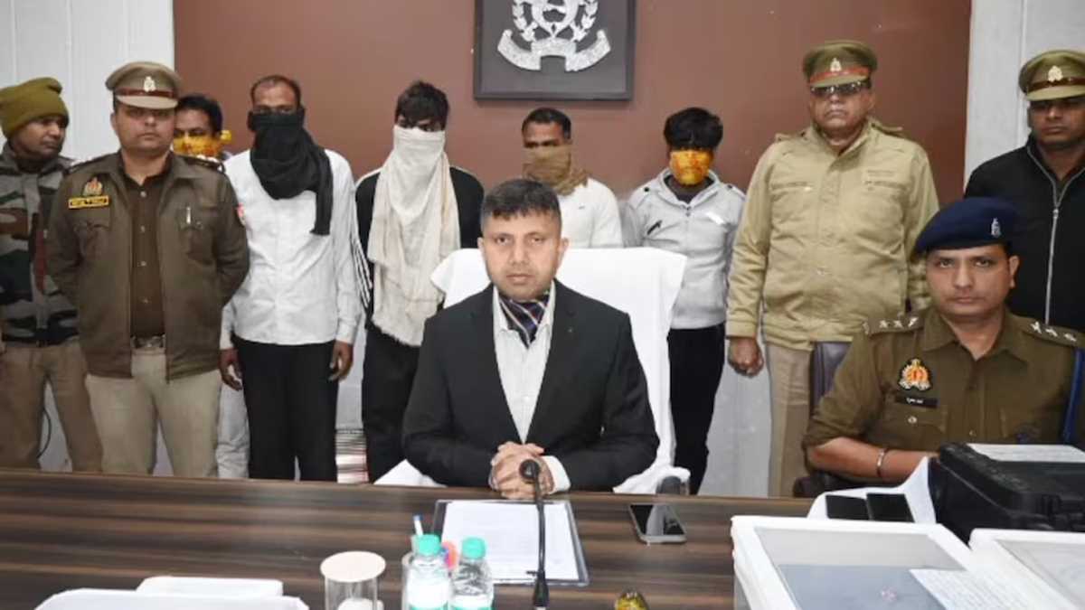 मथुरा पुलिस की बड़ी कार्रवाई, फर्जी दस्तावेज बनाने वाले पांच गिरफ्तार